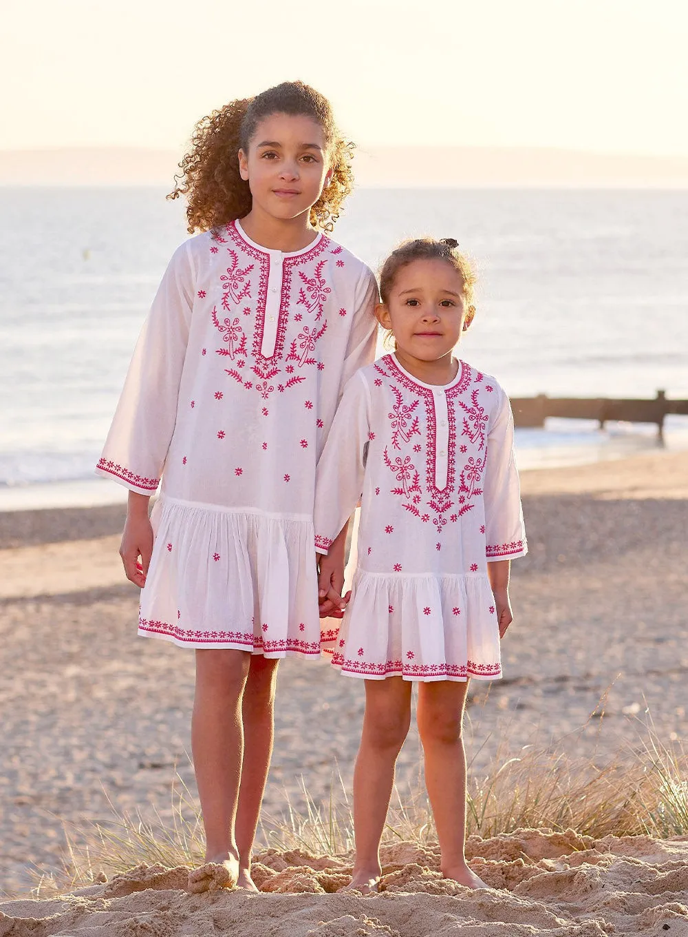 Embroidered Kaftan in White/Fuchsia