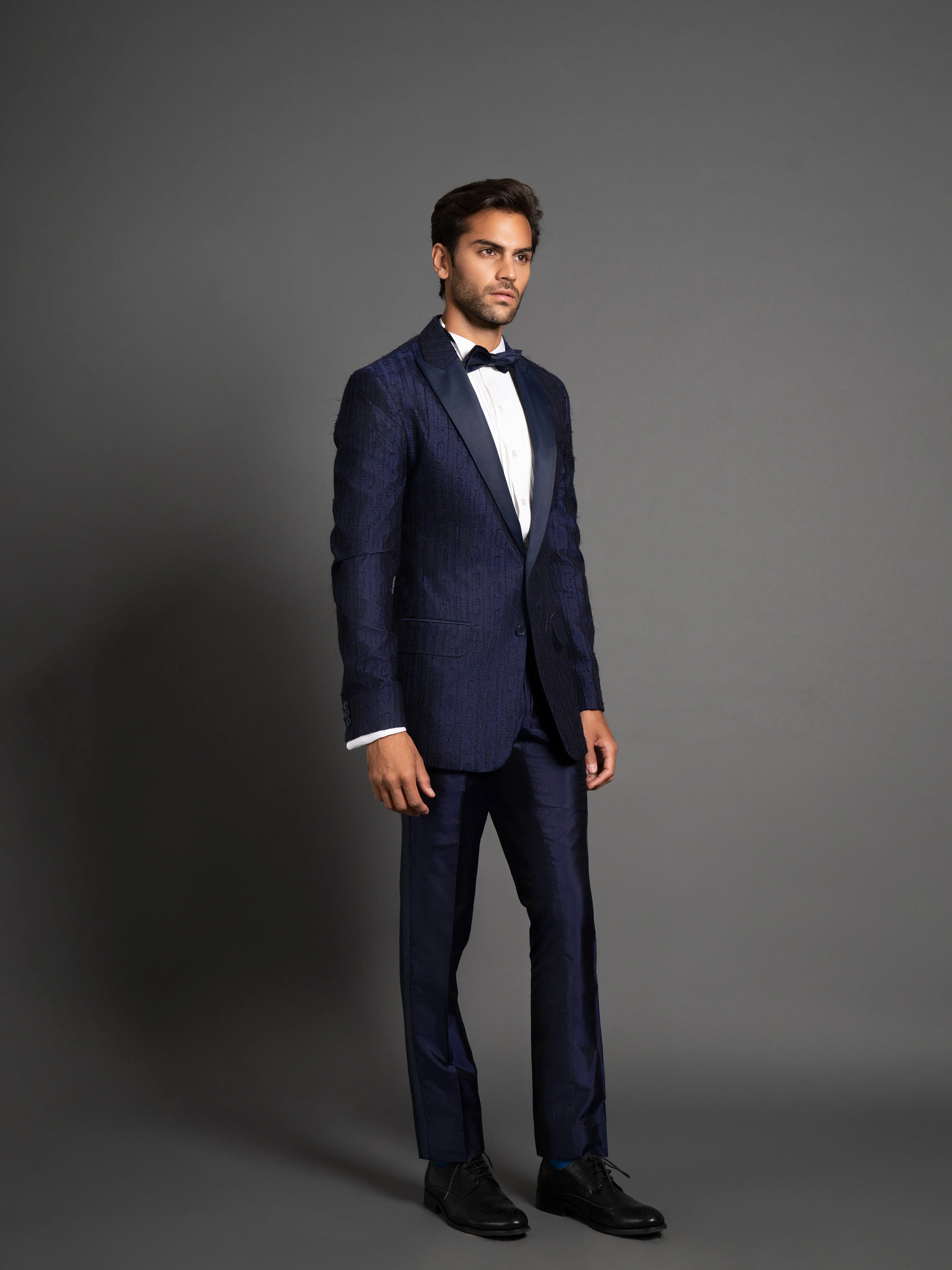 PEAK LAPEL DINNER JACKET