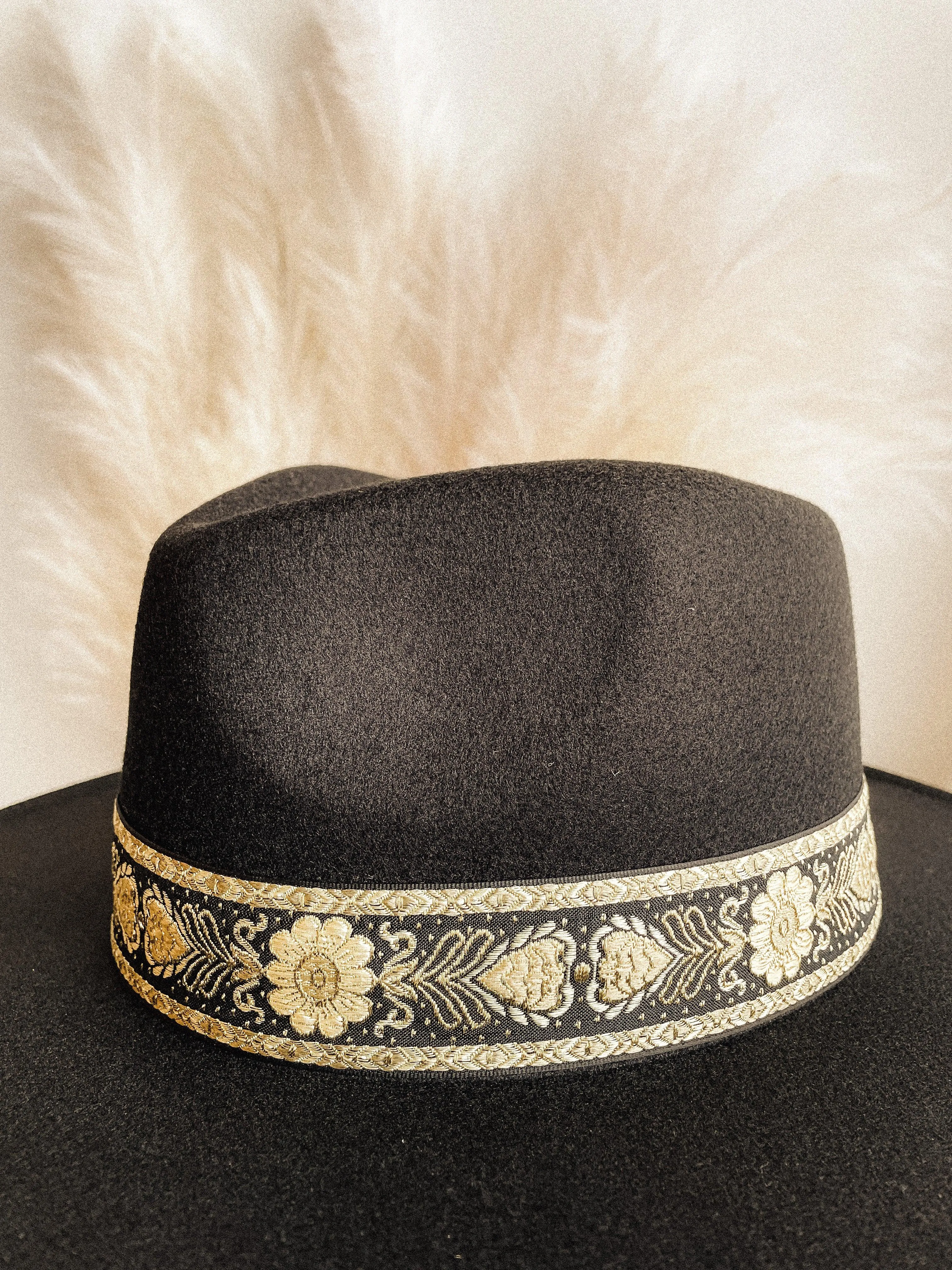 Willow Felt Wide Brim Rancher (Black & Gold Band)