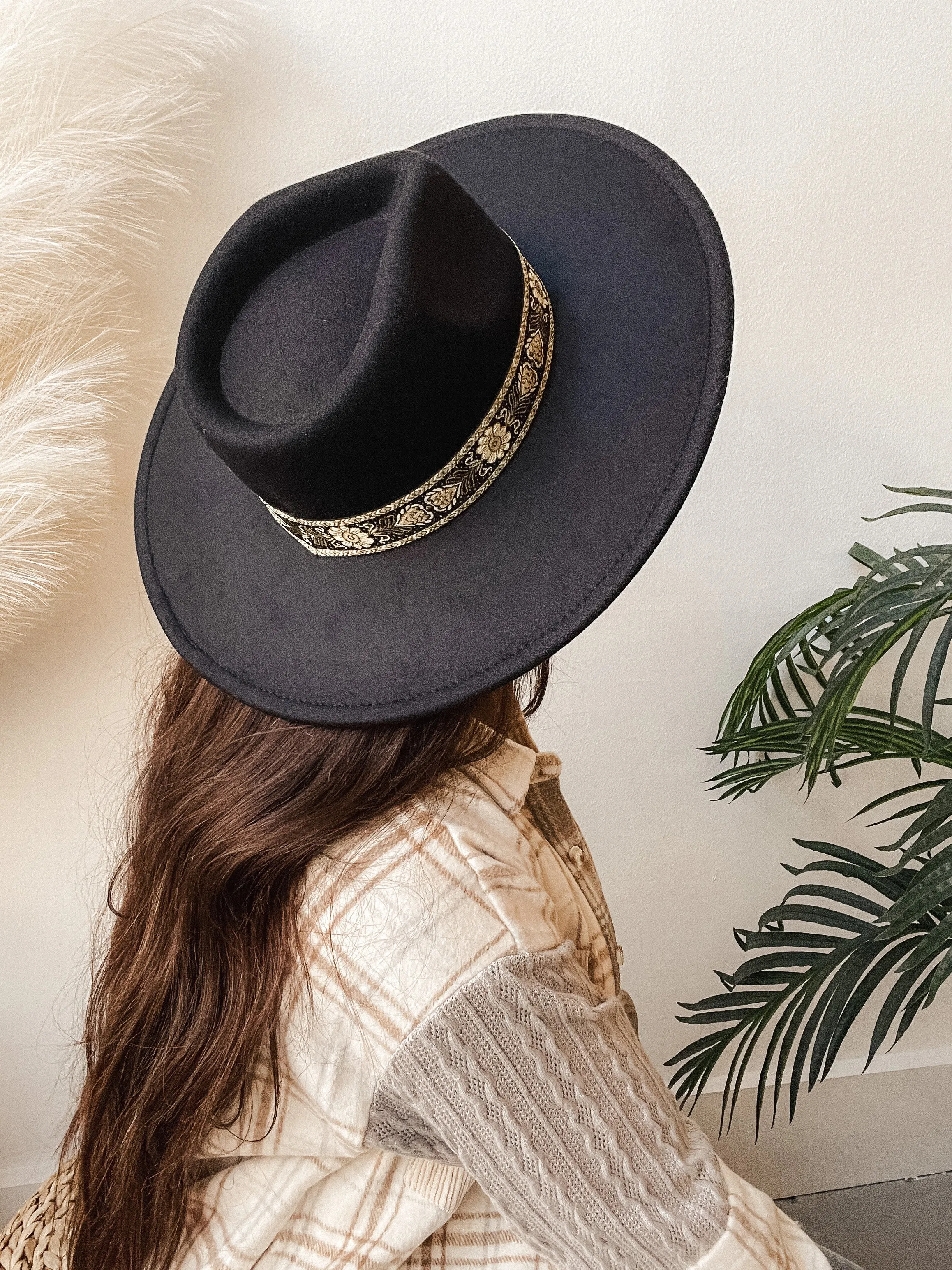 Willow Felt Wide Brim Rancher (Black & Gold Band)